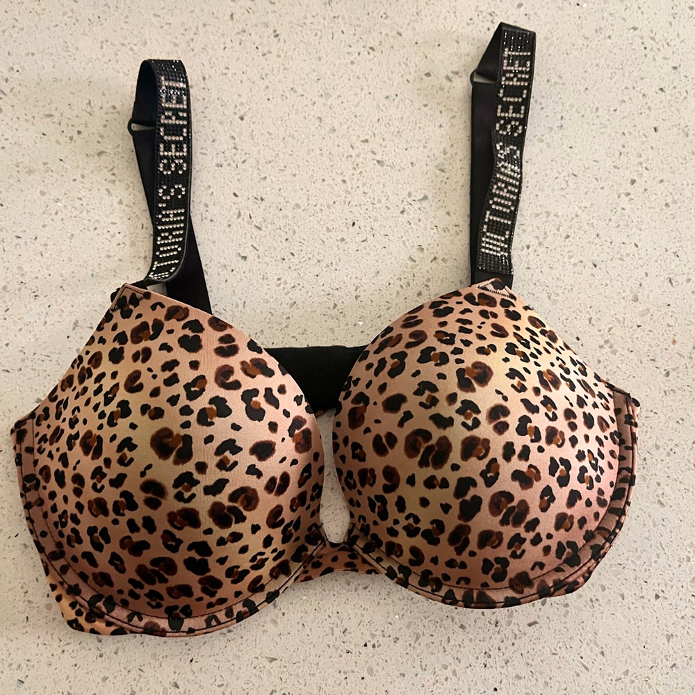 NWOT!! Victoria’s Secret Very Sexy Push-Up size 32D